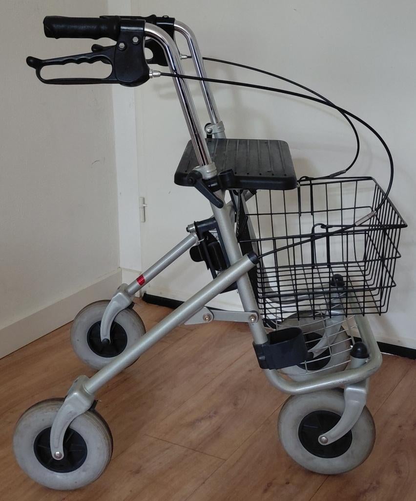 Rollator Merk: Easy Going + Boodschappenmand z.g.a.n., Diversen, Rollators, Zo goed als nieuw, Opvouwbaar, Ophalen