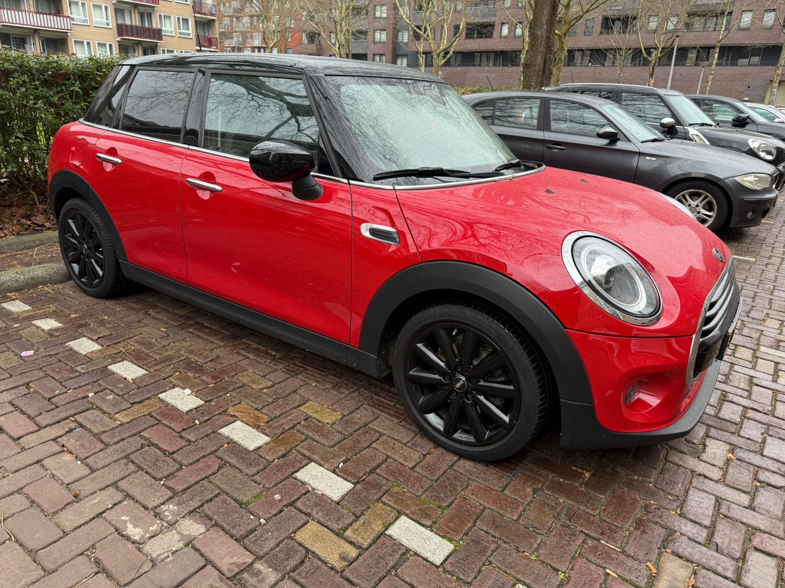 Foto 14 van Perfecte Mini Cooper 5-deurs (f55) Rood