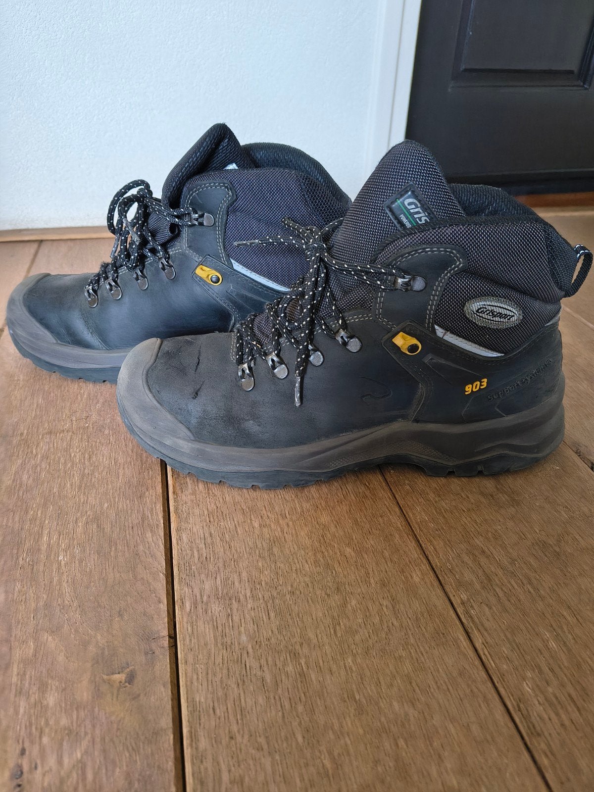 GRISPORT hoge werkschoenen met stalen neus maat 45, Ophalen, Zo goed als nieuw