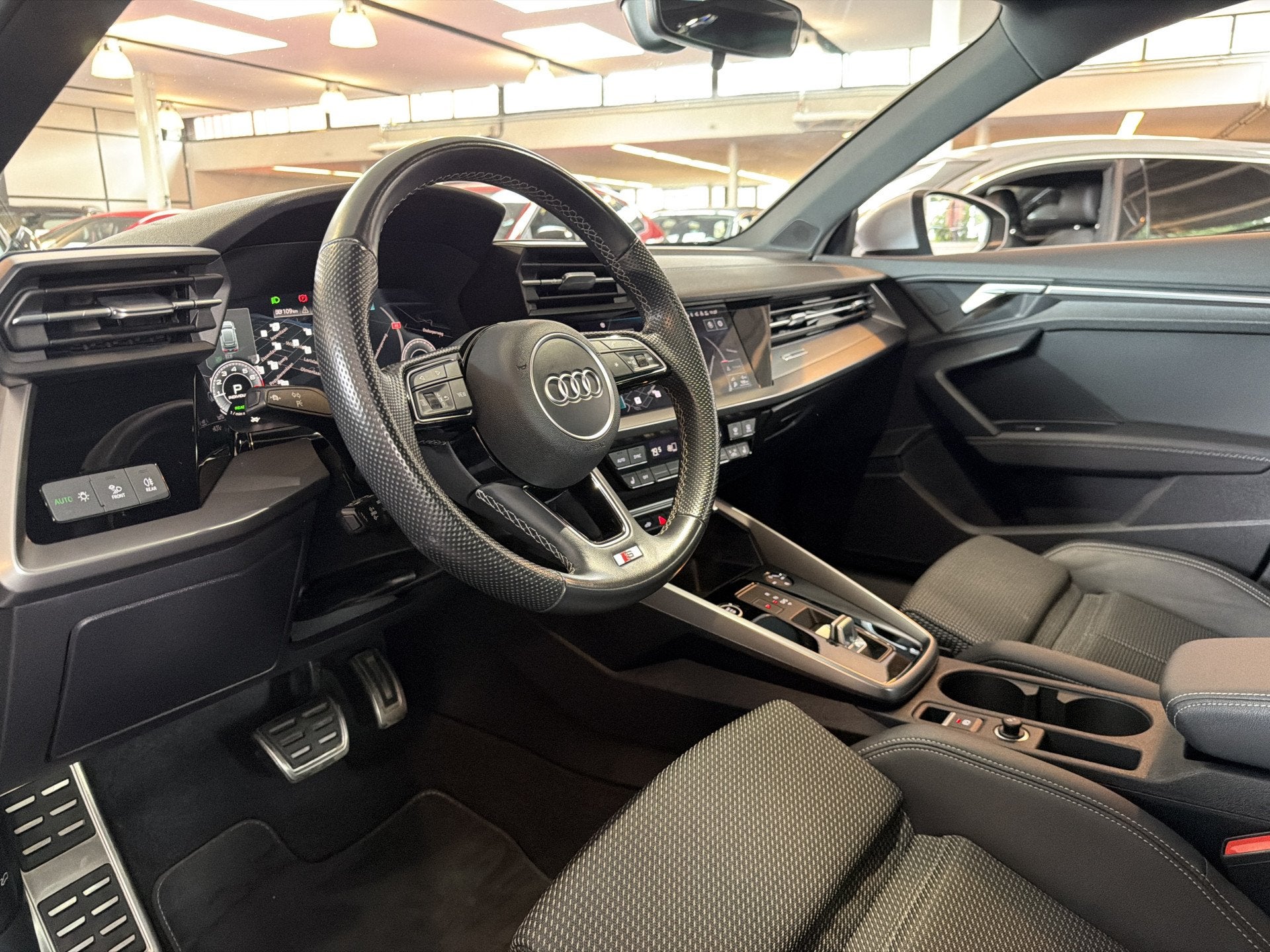 Audi A3 Sportback 40 TFSIe 204PK HYBRIDE S-LINE SPORT ADVANC, Auto's, 1525 kg, Gebruikt, 4 cilinders, Leder en Stof