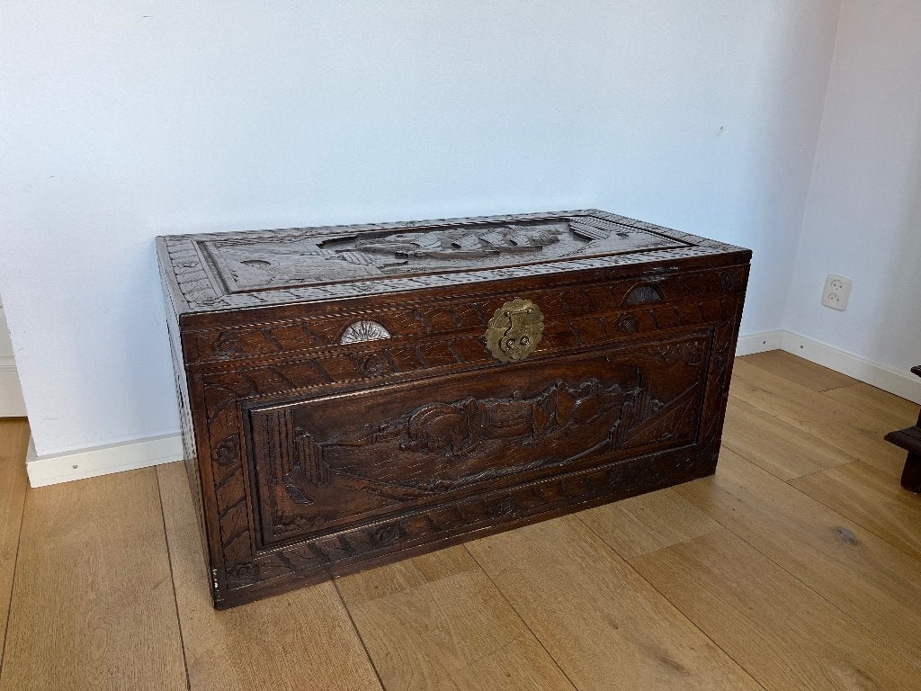 Zware, donkerbruine, houten kist, Huis en Inrichting, Ophalen, Gebruikt, 100 tot 150 cm, Teakhout