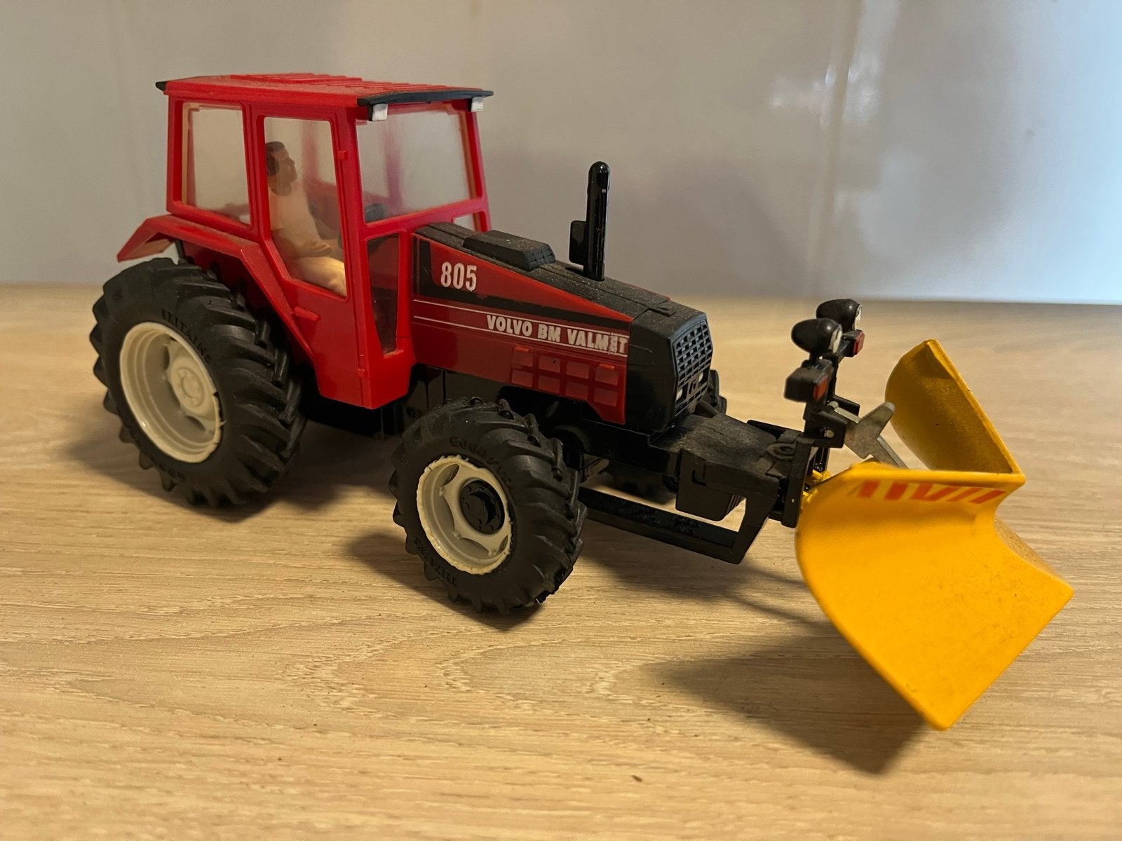 Volvo BM Valmet 805 met sneeuwschuiver, Ophalen of Verzenden, Gebruikt