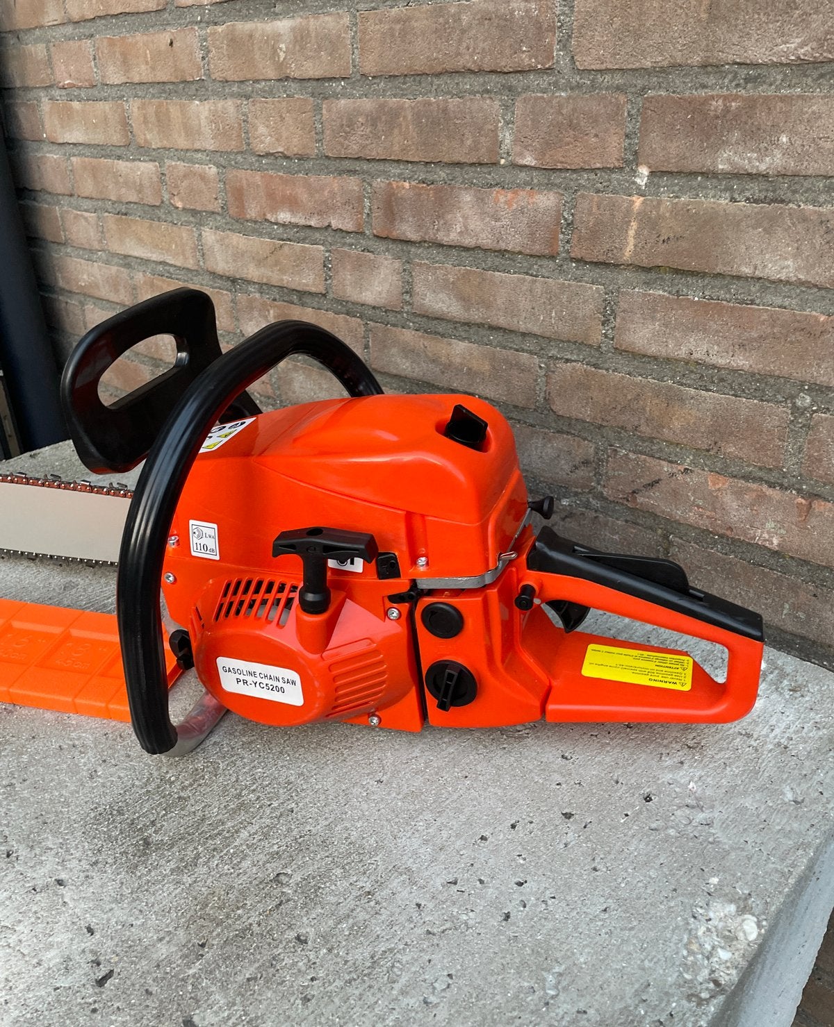 Foto 3 van Nieuwe Kraftsworld Benzine Kettingzaag - Krachtig en Efficië