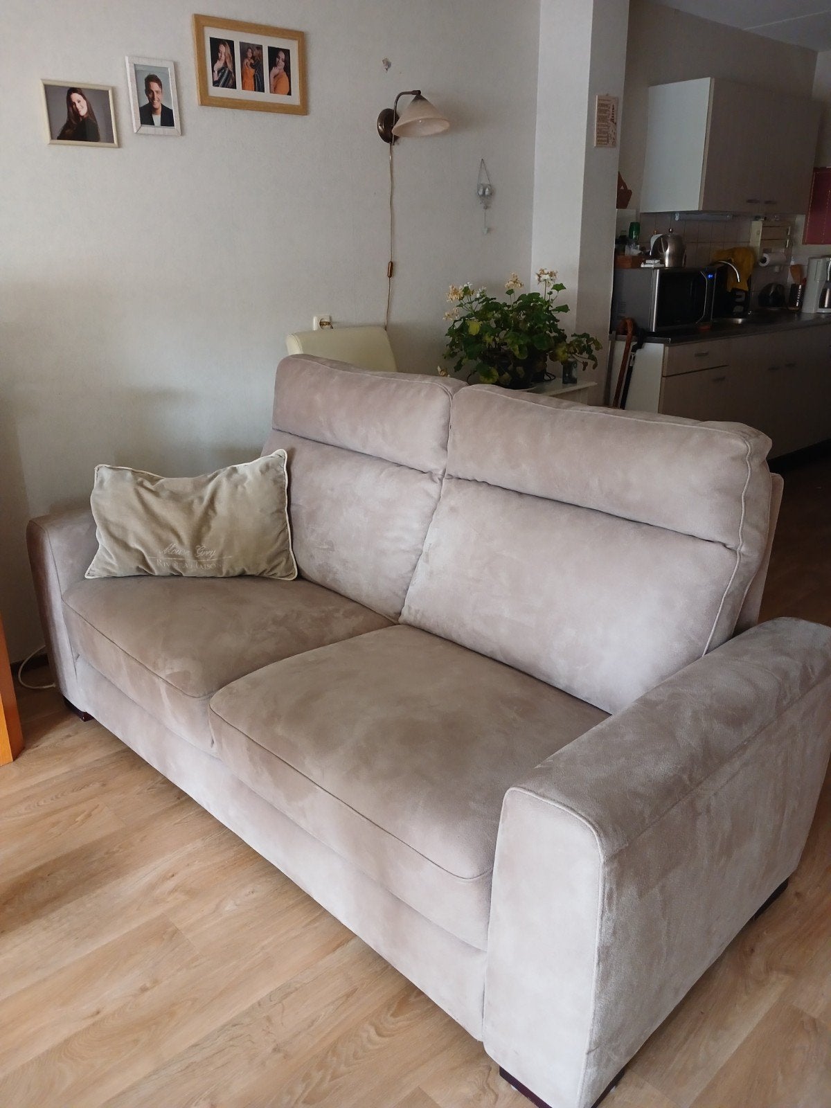Comfortabele 2-zitsbank - Zo goed als nieuw, Modern, Comfortabel, 150 tot 200 cm, Tweepersoons, 75 tot 100 cm