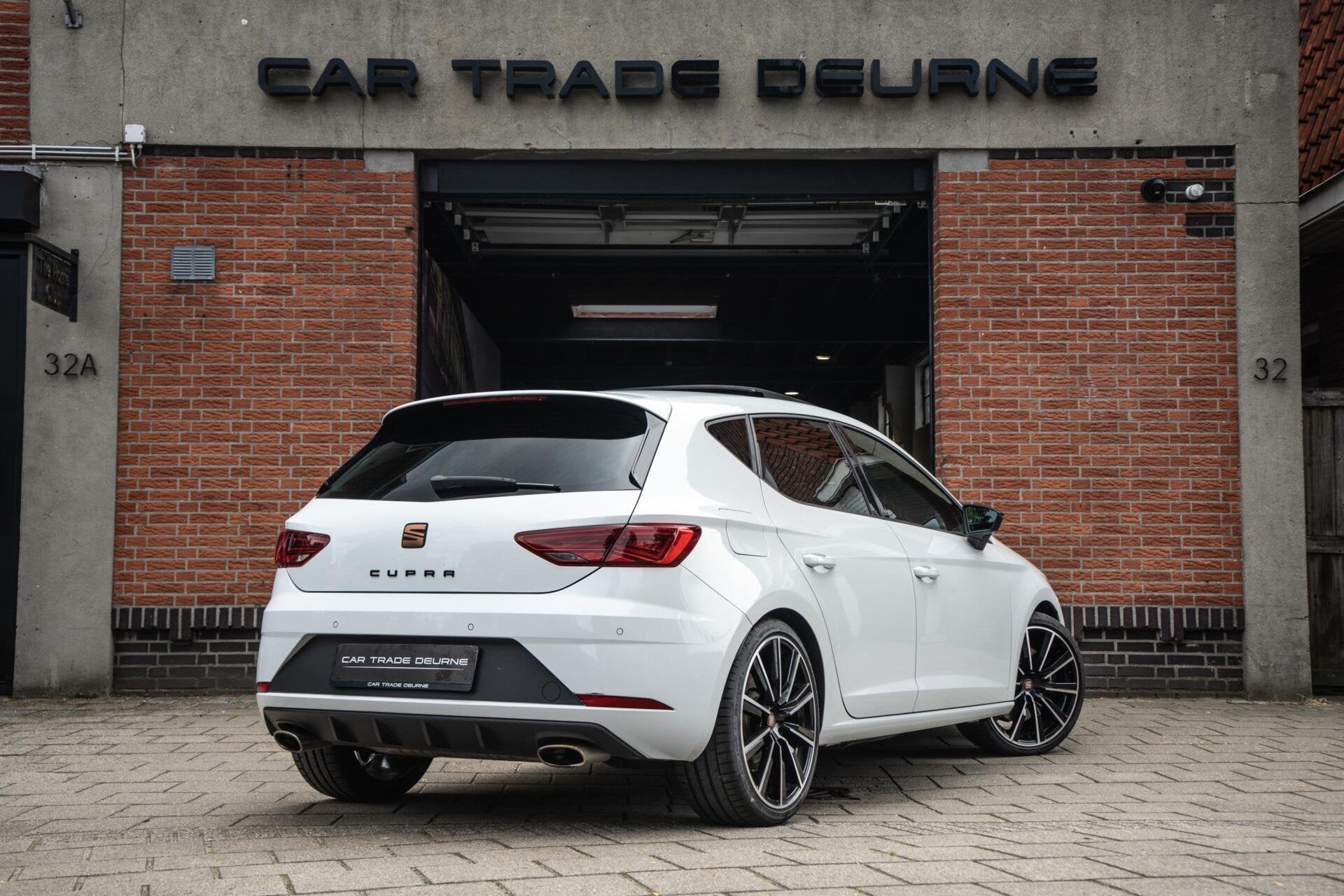 Seat Leon 2.0 TSI CUPRA Pano / DCC / Beats, 15 km/l, Gebruikt, Zwart, 4 cilinders