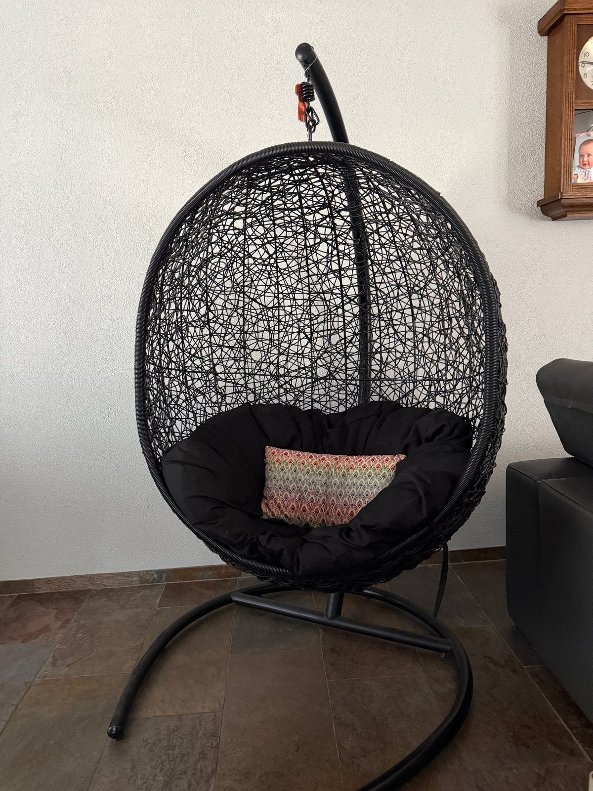 Comfortabele zwarte hangstoel, Tuin en Terras, Ophalen, Zo goed als nieuw