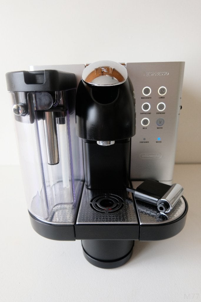 Delonghi Lattissima EN720.M Nespresso Machine zilver, Overige typen, Ophalen of Verzenden, Gebruikt, Zilver