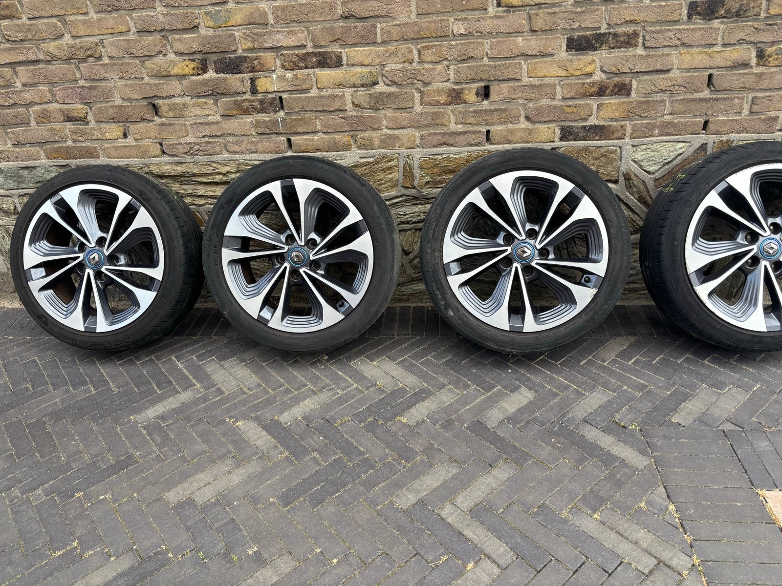 Originele Renault Zoë 17 inch velgen met zomerbanden, Auto-onderdelen, Ophalen, Gebruikt, Banden en Velgen, 17 inch