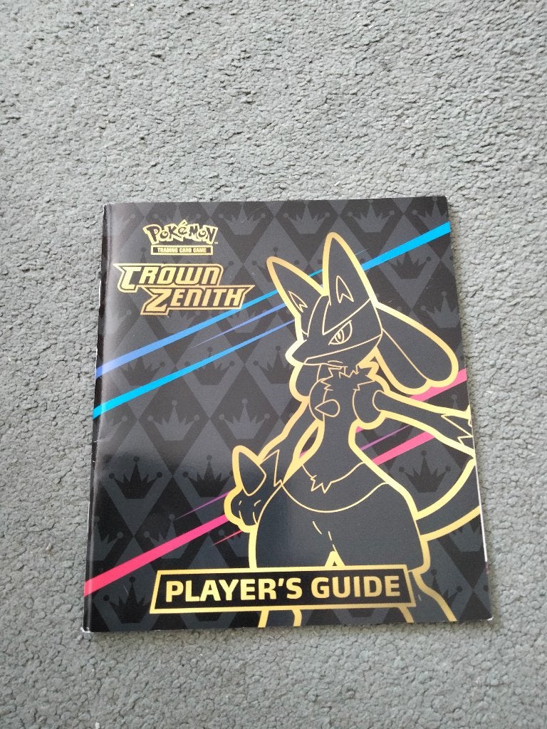 Pokémon Crown Zenith Player's Guide - Lucario, Ophalen, Zo goed als nieuw, Boek of Catalogus