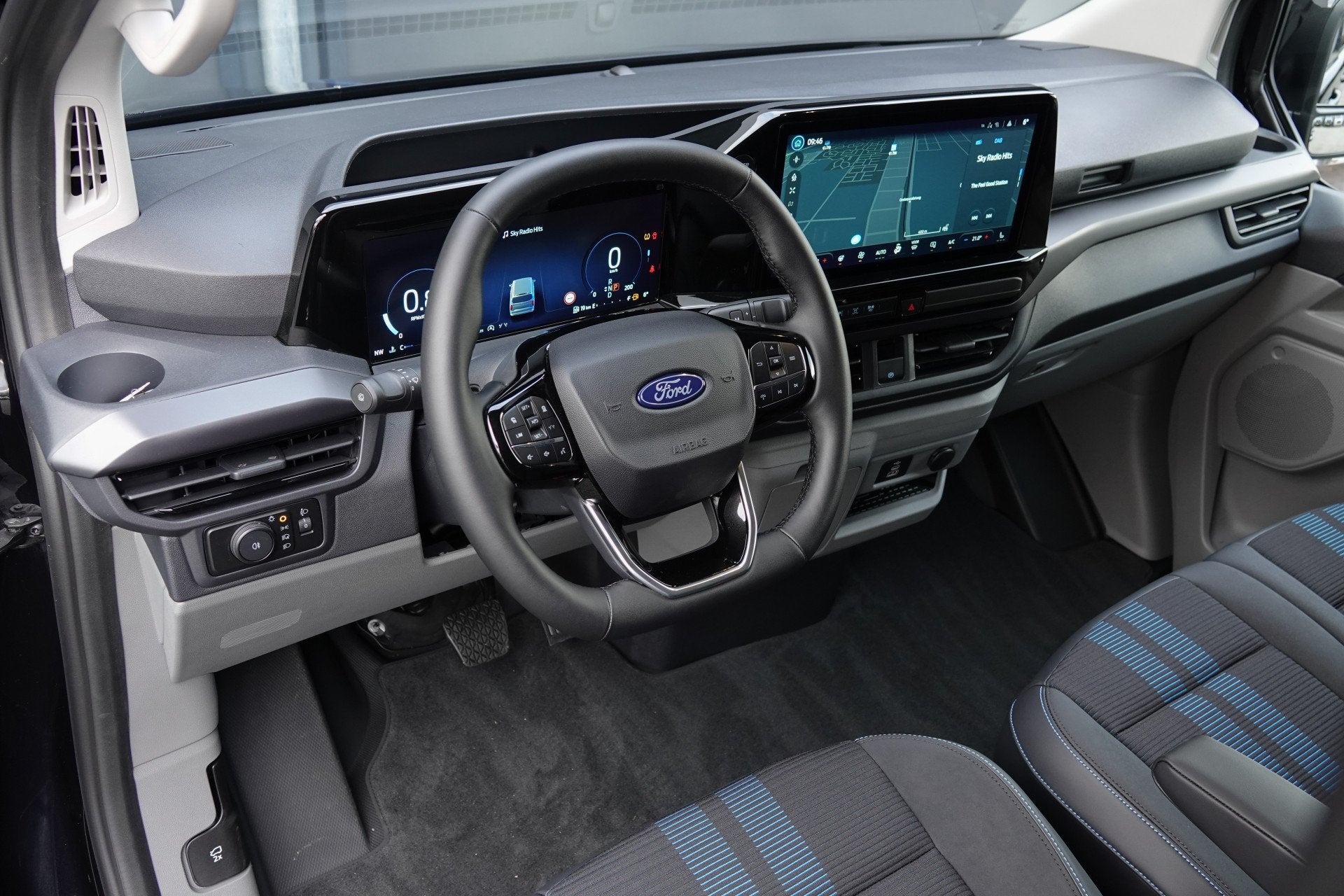 Ford Transit Custom L1H1 170Pk Aut. | Sport | 2xSchuifdeur |, 12 maanden, Gebruikt, Zwart, 4 cilinders