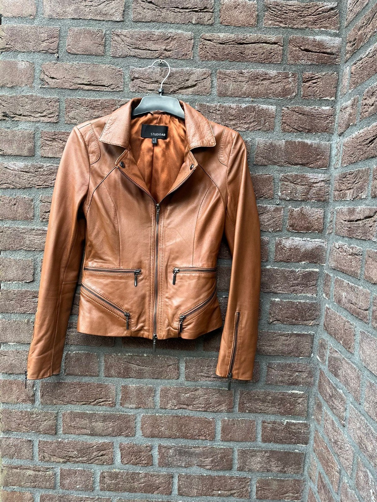 Lichtbruin leren jasje Studio AR maat 36, Kleding | Dames, Jassen | Zomer, Bruin, Verzenden, Studio AR, Zo goed als nieuw