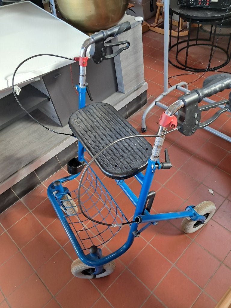 Premis rollator blauw metaal vierwieler met mand  CS27304, Ophalen, Gebruikt