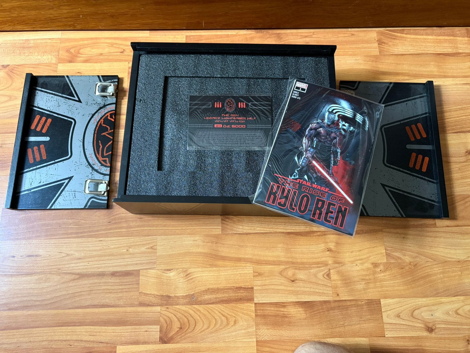 The Ren Legacy Lightsaber Hilt limited edition, Ophalen, Zo goed als nieuw, Actiefiguurtje