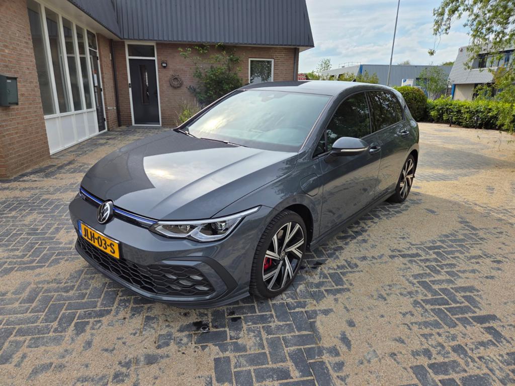 Volkswagen Golf 8 1.4 GTE 245pk DSG IQ light LAGE KM!, 4 cilinders, 1524 kg, Dealer onderhouden, 1500 kg