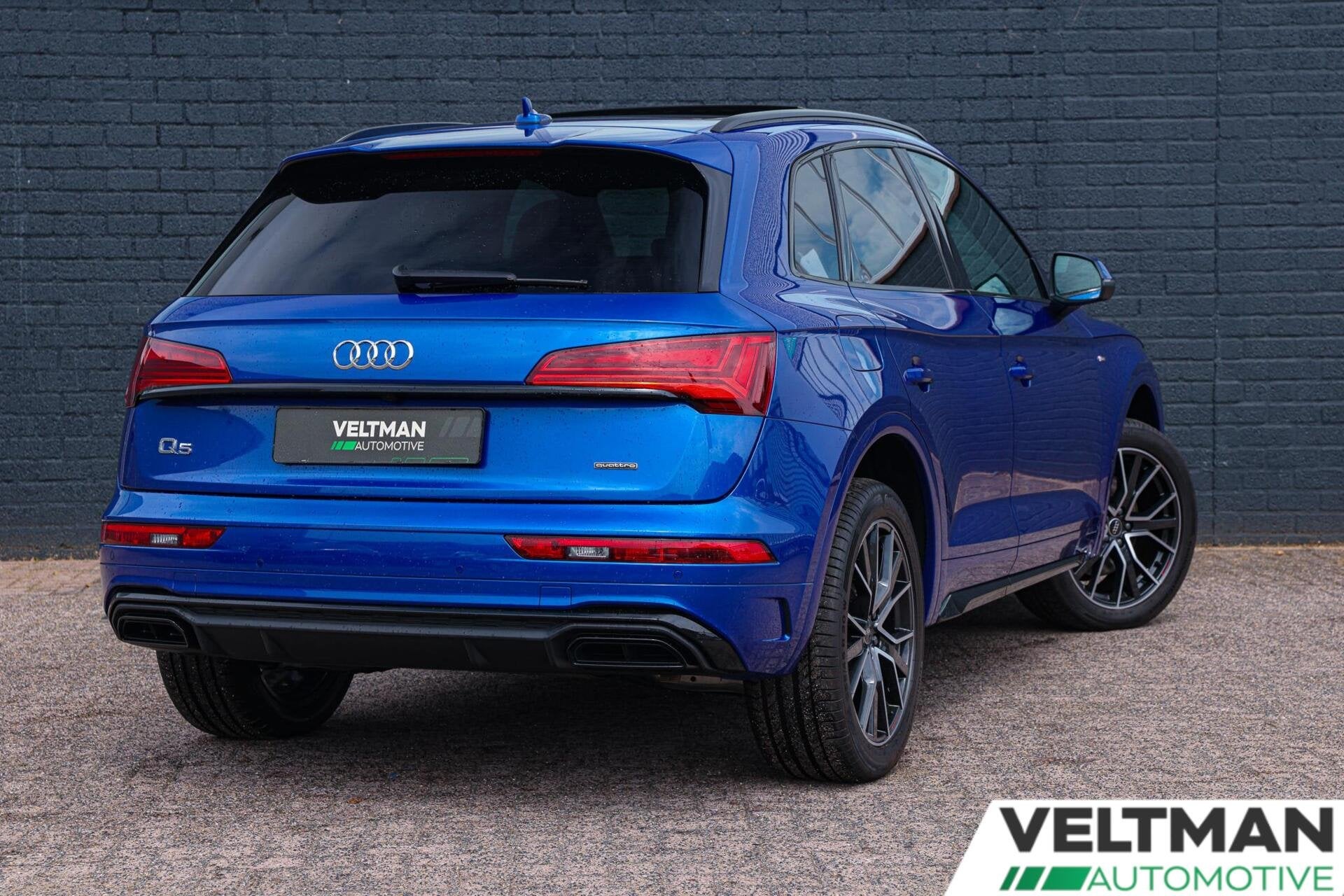 Audi Q5 50 TFSI e S edition Competition PANORAMADAK TREKHAAK, Auto's, Audi, Gebruikt, 4 cilinders, Blauw, Plug-in hybride