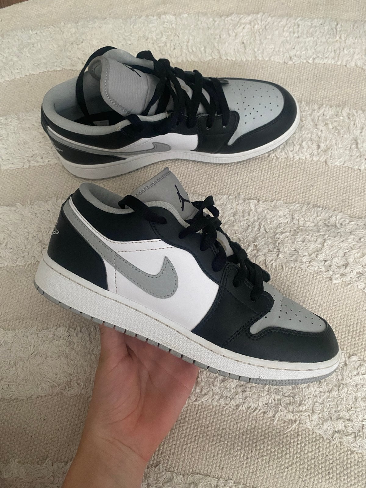 Nike Air Jordan 1 Low - Maat 39 - Zo goed als nieuw, Kleding | Dames, Schoenen, Ophalen, Zo goed als nieuw, Grijs, Sneakers of Gympen