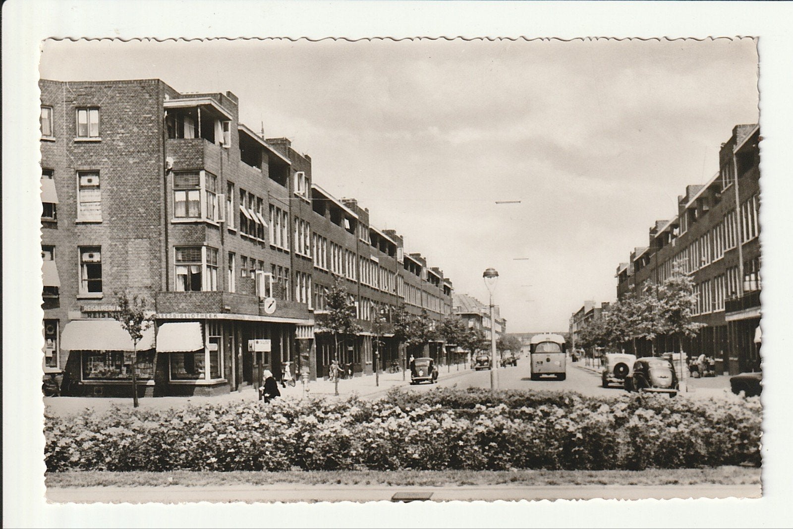 SCHIEDAM BOERHAVELAAN AUTO'S BLOEMENPERK RET SAURER VERHEUL, Ophalen of Verzenden, 1940 tot 1960, Gelopen, Zuid-Holland