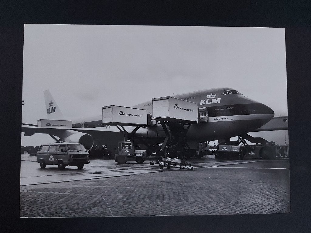Foto van het laden van de KLM Boeing 747 PH-BFA (F946), Ophalen of Verzenden, Zo goed als nieuw, Kaart, Foto of Prent