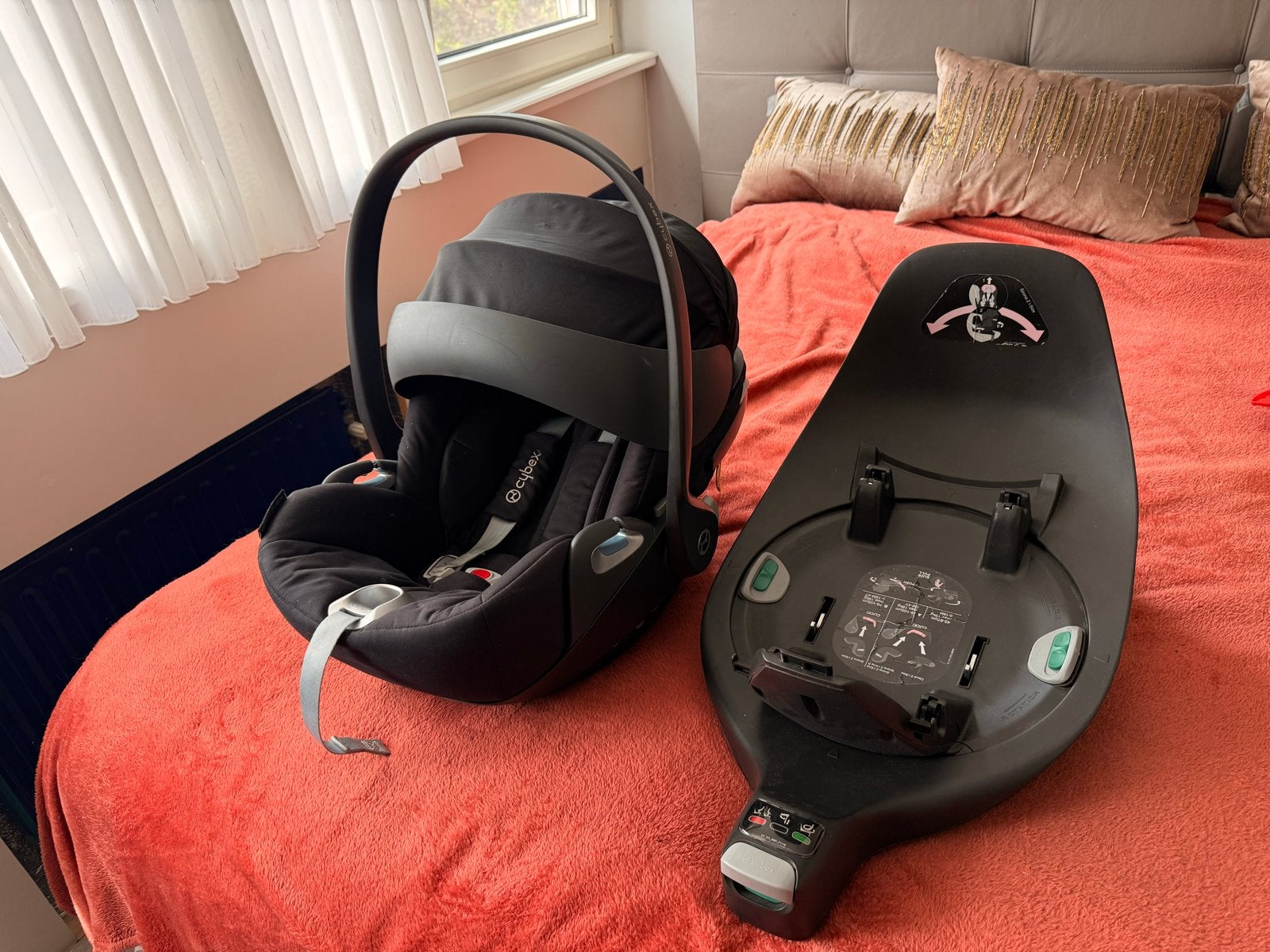 Cybex Z Isize autostoel zwart met draaiende base, Kinderen en Baby's, Autostoeltjes, Gebruikt, Overige merken, 0 t/m 13 kg, Isofix