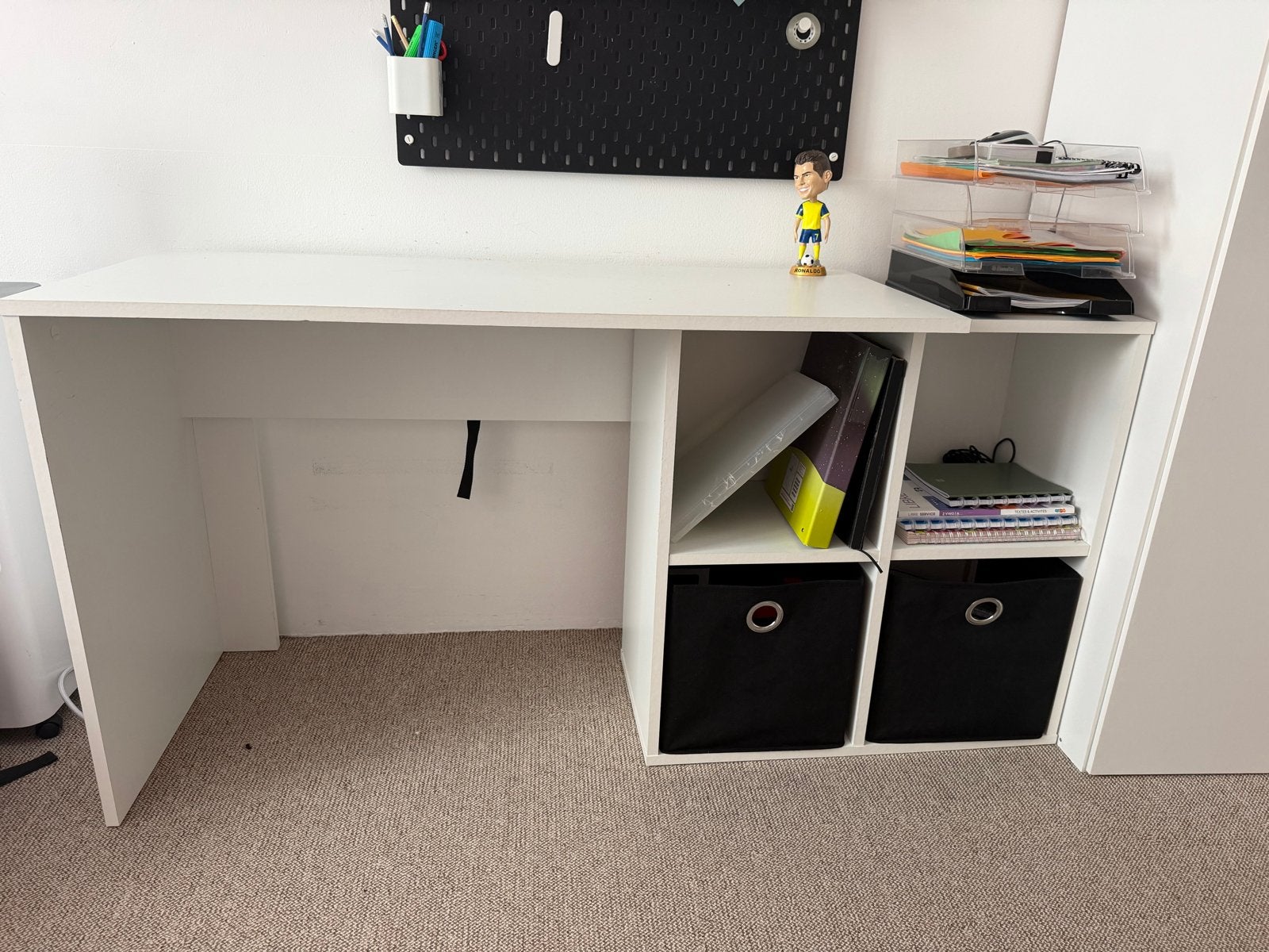 IKEA Bureau met 2 indelingsopties en bureaustoel, Huis en Inrichting, Ophalen, Gebruikt, IKEA, Hoekbureau