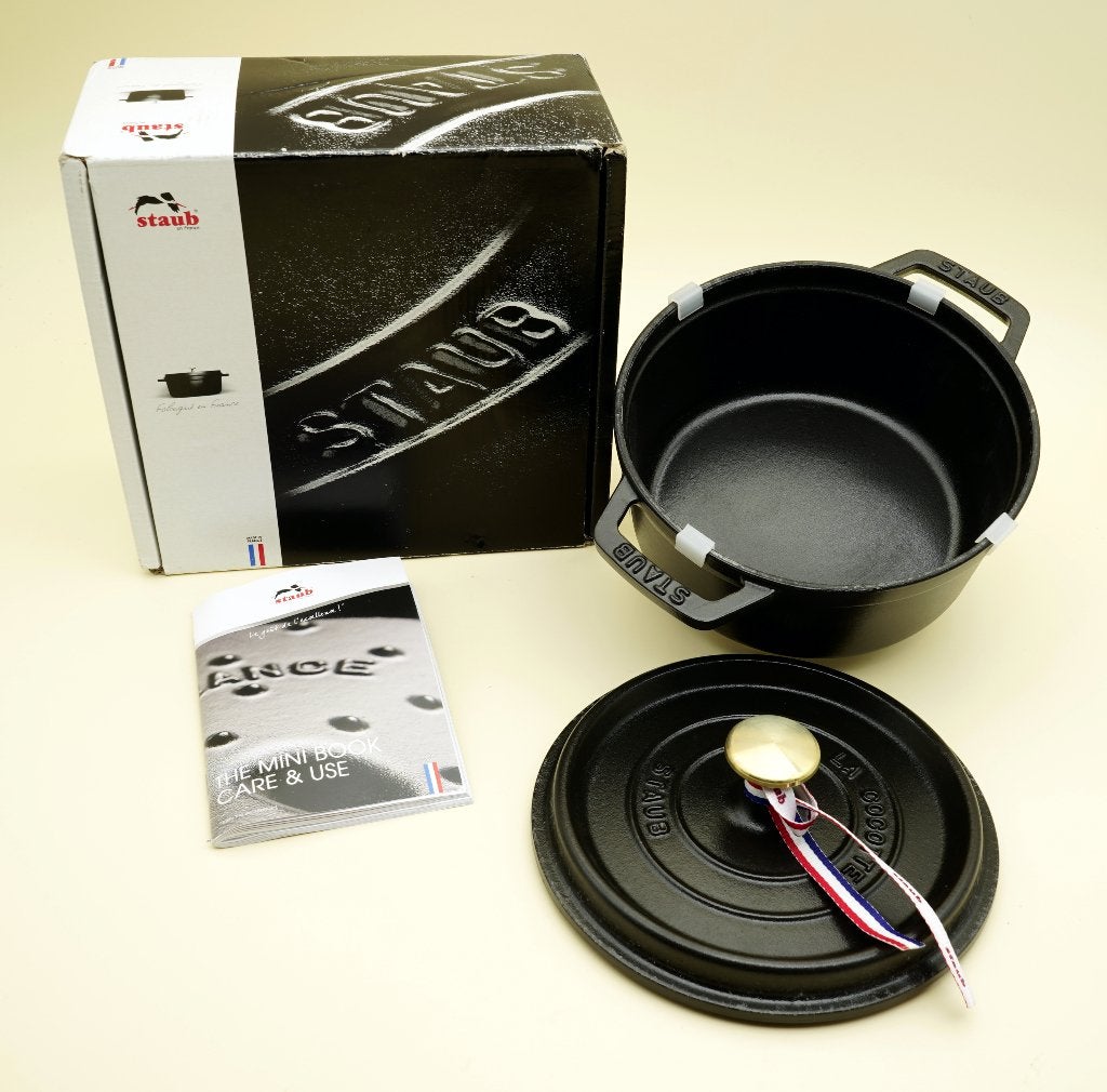 Staub La Cocotte gietijzeren Braadpan 18cm NIOR MAT | Nieuw, ., Nieuw, Ophalen of Verzenden, Geschikt voor inductie