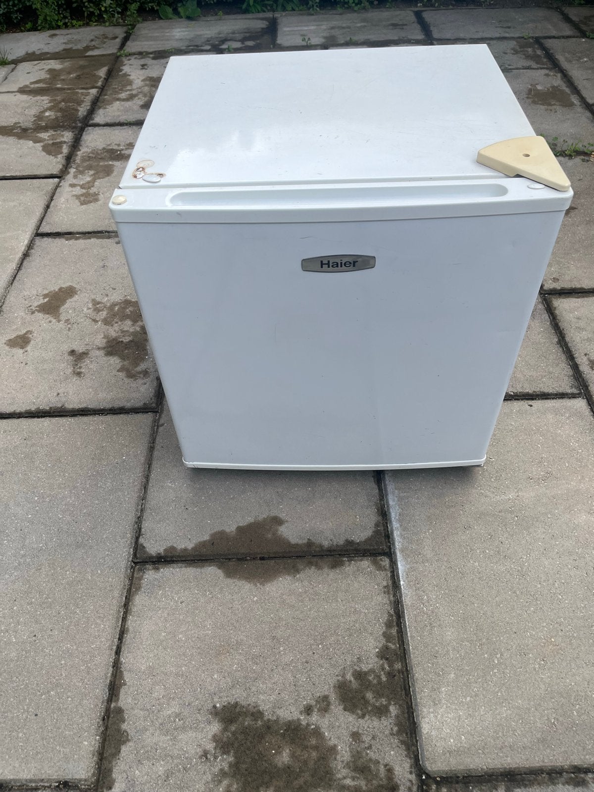 Haier mini vrieskast - dinsdag 22/9 ophalen, Ophalen, Gebruikt, Minder dan 60 cm, Minder dan 85 cm