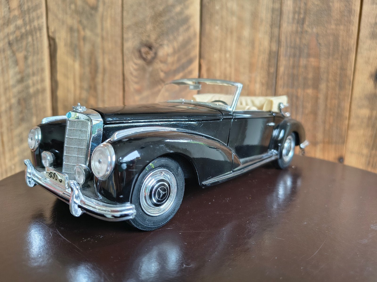 Mercedes-Benz 500K Roadster (1936) - 1:18 Bburago, Hobby en Vrije tijd, Ophalen of Verzenden, Zo goed als nieuw, Auto, Bburago