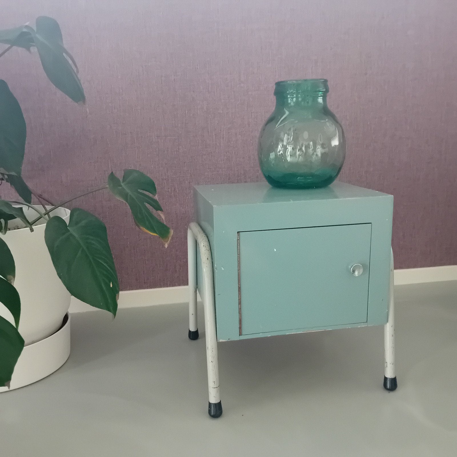Vintage retro nachtkastje, Huis en Inrichting, Ophalen of Verzenden, Minder dan 45 cm