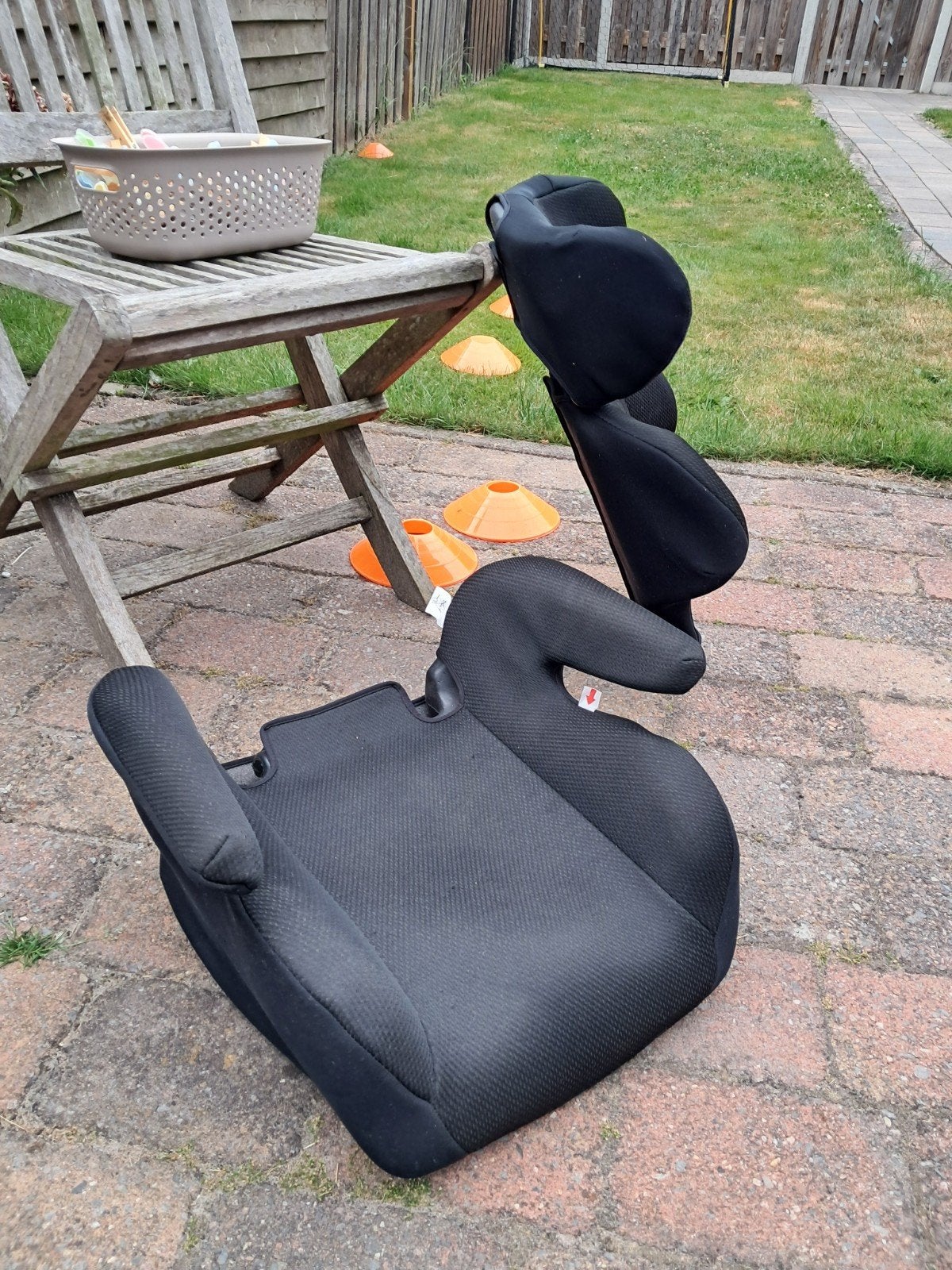 Zwarte kinderzitje met afneembare rugleuning, Kinderen en Baby's, Autostoeltjes, 15 t/m 36 kg, Afneembare rugleuning, Ophalen