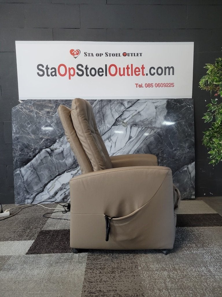 Staopstoel Leder beige met afstandsbediening, Gebruikt, Minder dan 75 cm, Leer, Ophalen of Verzenden