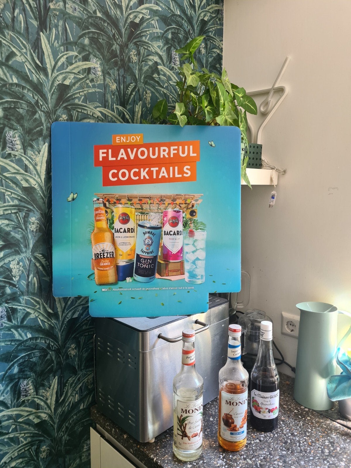 Bacardi Breezer Reclamebord Mancave Bar decoratie (50x50 cm), Verzamelen, Ophalen of Verzenden, Nieuw, Reclamebord