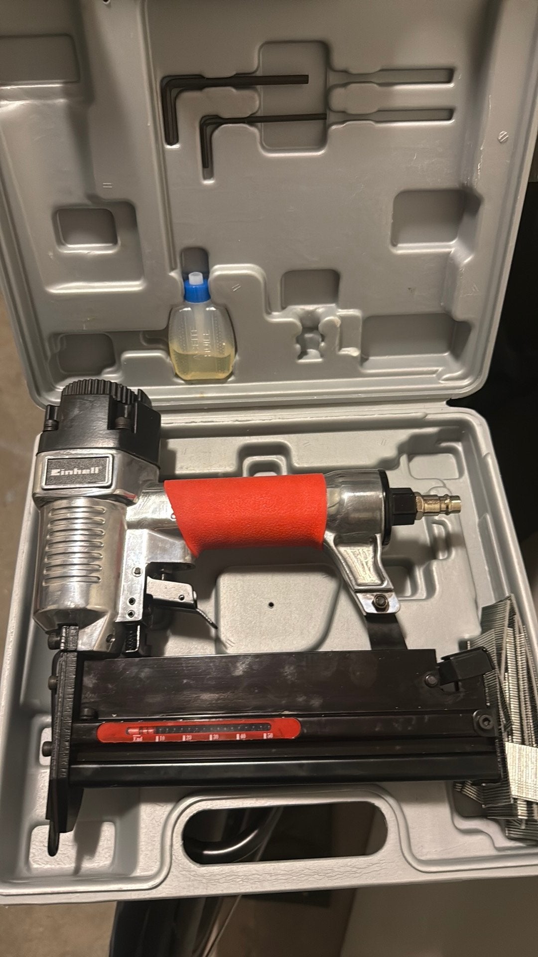 Einhell Tacker / Nietmachine DTA 25/2 met nietjes, Doe-het-zelf en Verbouw, Gereedschap | Handgereedschap, Ophalen, Gebruikt, Tacker/nietmachine