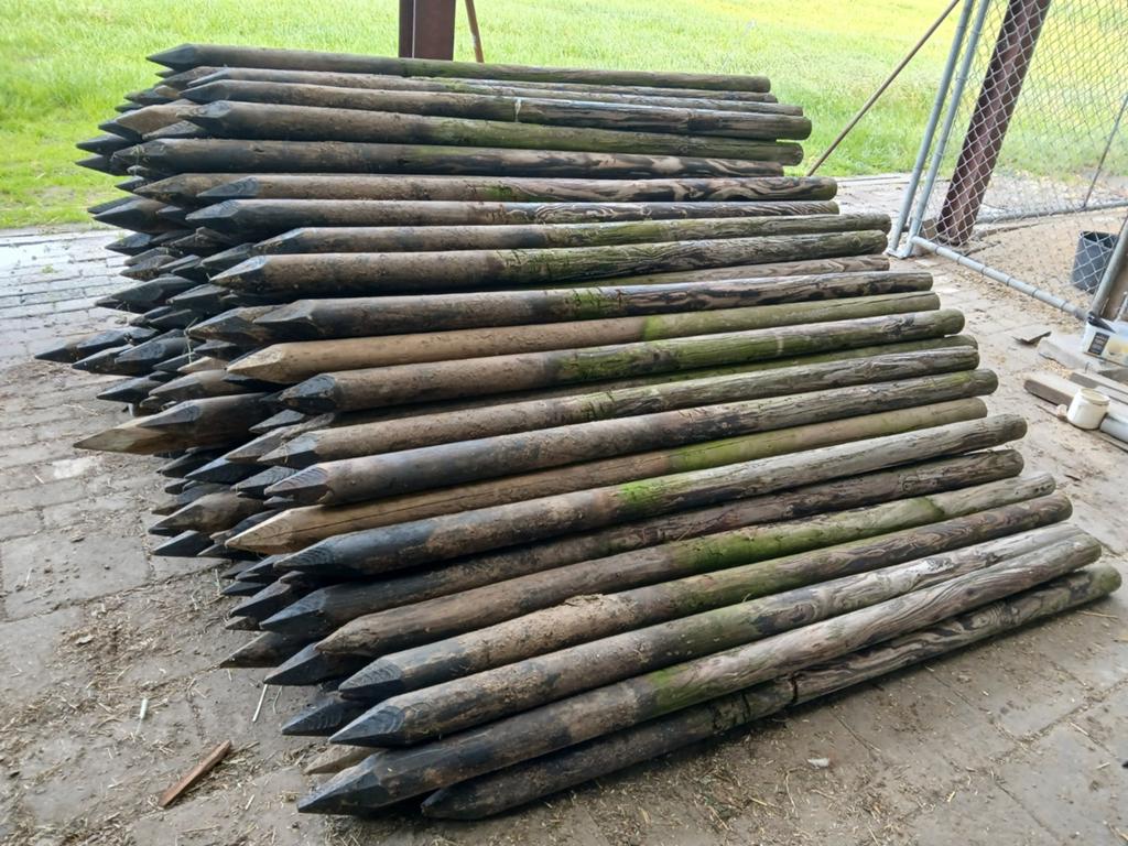 Gecreosoteerde palen 2m, 8cm doorsnee, goede kwaliteit, Tuin en Terras, Ophalen of Verzenden, Gebruikt, 180 tot 250 cm, Palen