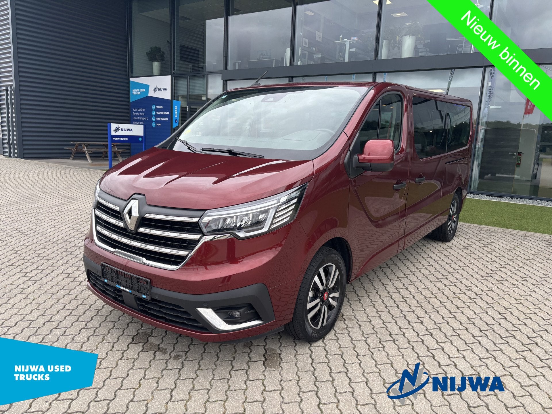 Renault Trafic 150 L2H1 DC + Trekhaak (bj 2023), Stof, Gebruikt, 4 cilinders, 150 pk