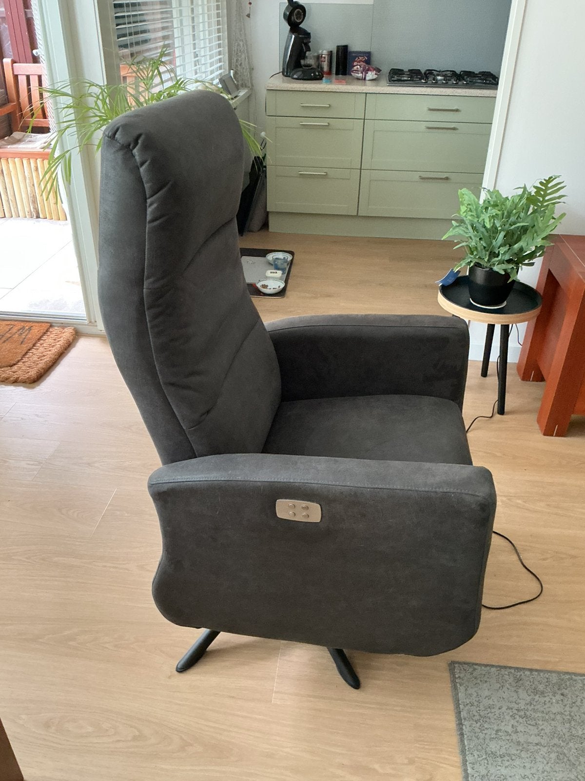 Electrische relaxfauteuil, Ophalen, Zo goed als nieuw