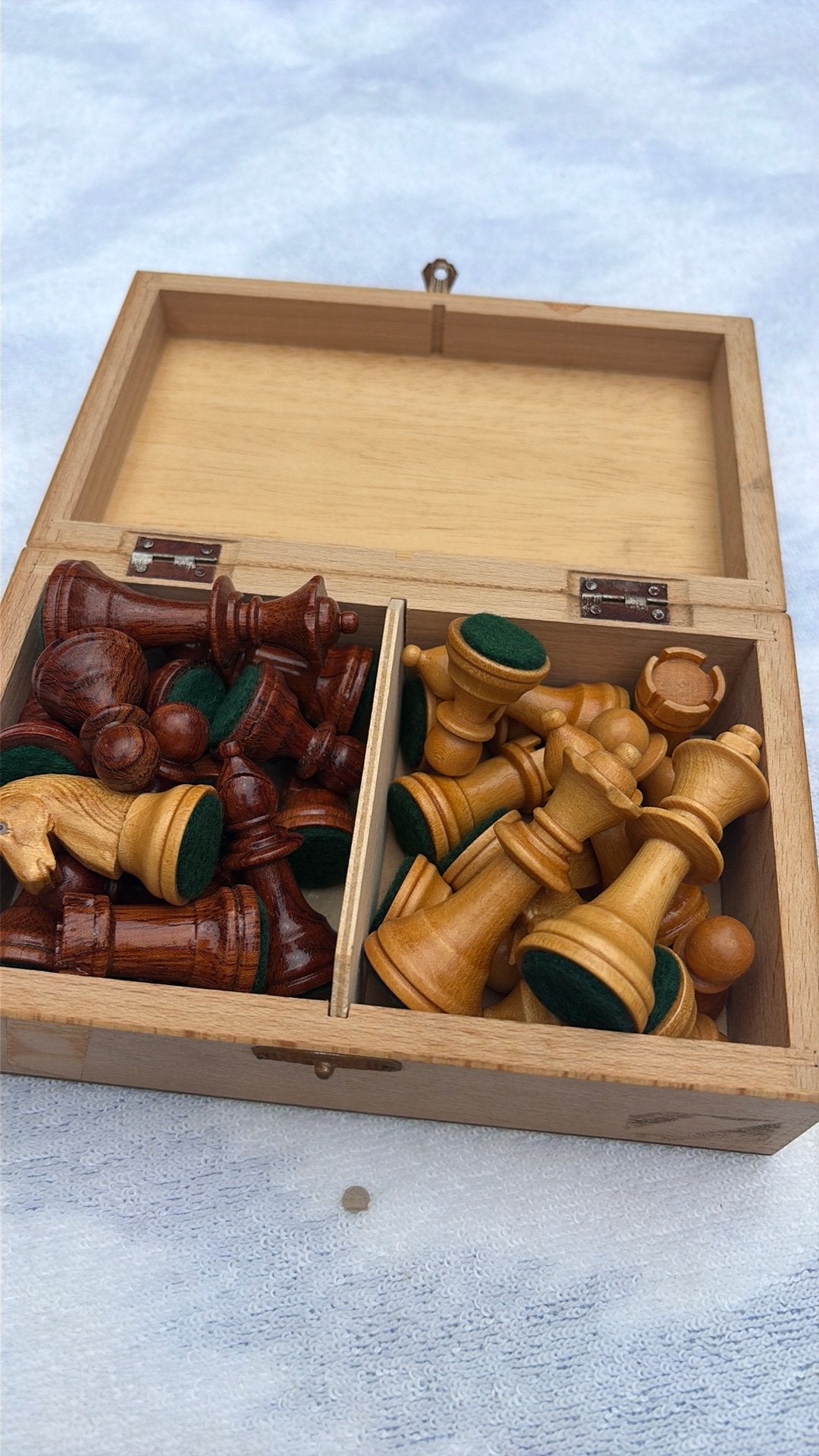Schaakstukken, paarden met glazen oogjes, Ophalen of Verzenden