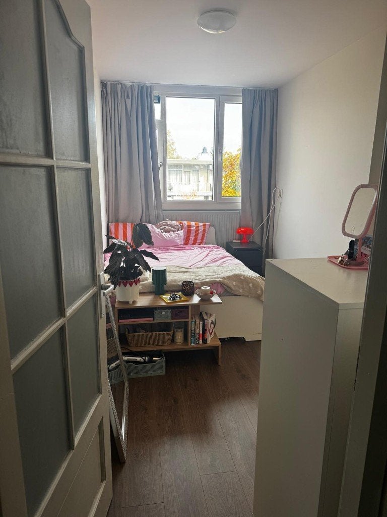 Furnished room Amsterdam Noord shared with female student, Minder dan 20 m², Amsterdam