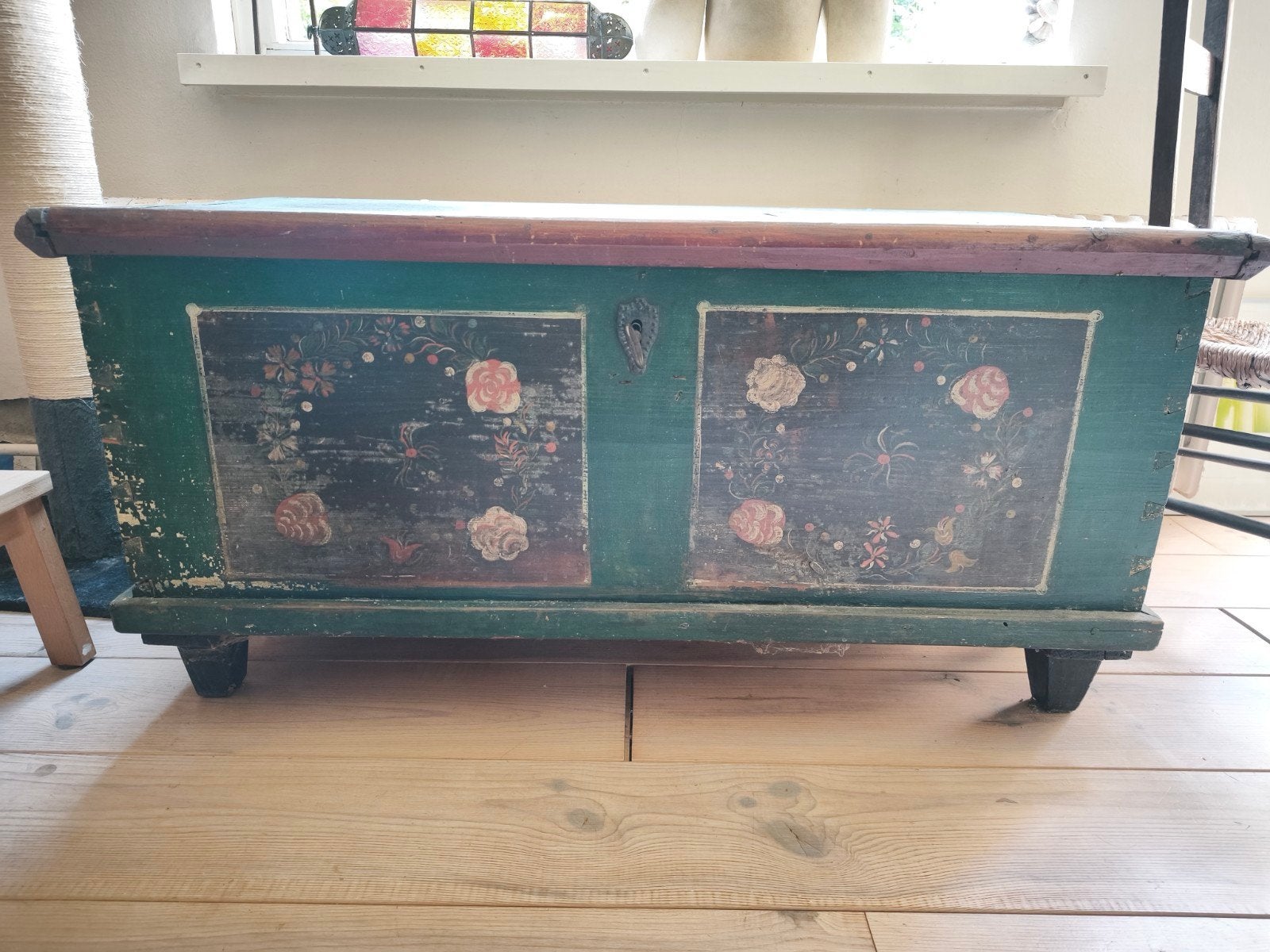 Antieke beschilderde bruidskist met bloemmotieven, Antiek en Kunst, Antiek | Woonaccessoires, Ophalen