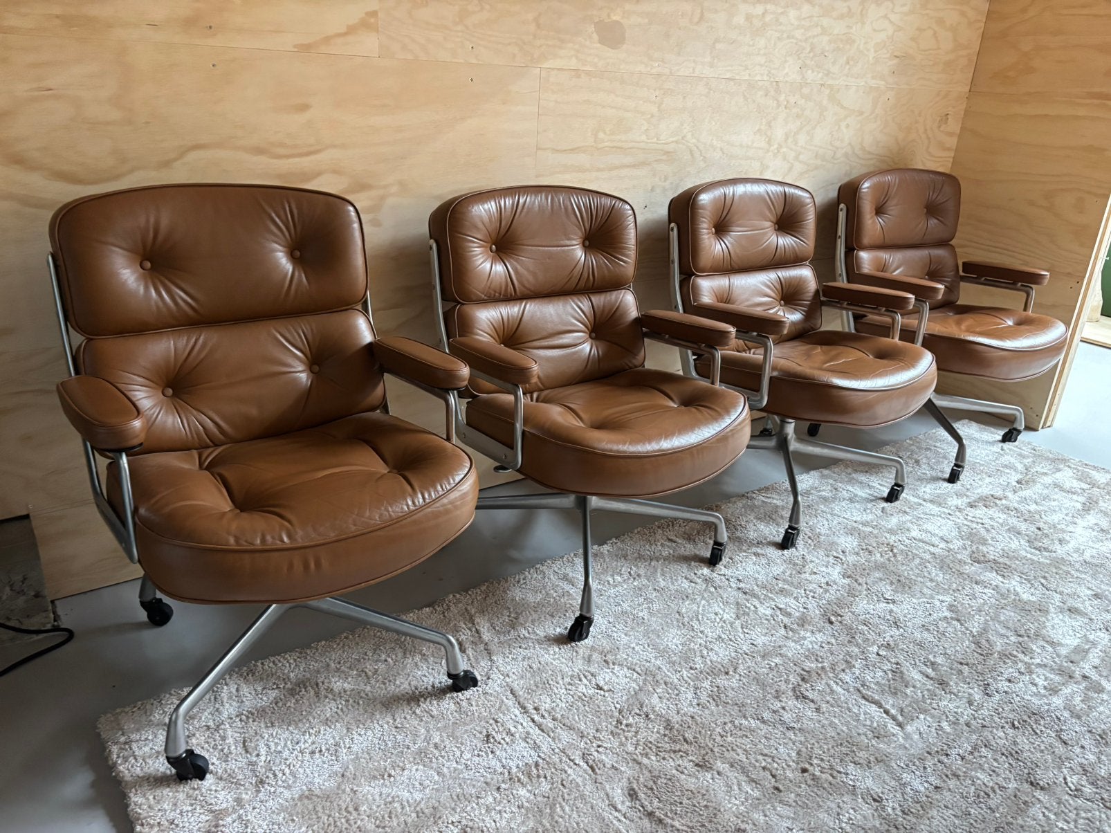 Herman Miller Lobby Chairs cognac leder vintage patina ES104, Huis en Inrichting, Stoelen, Gebruikt, Info@micheldethouars.nl, Bruin