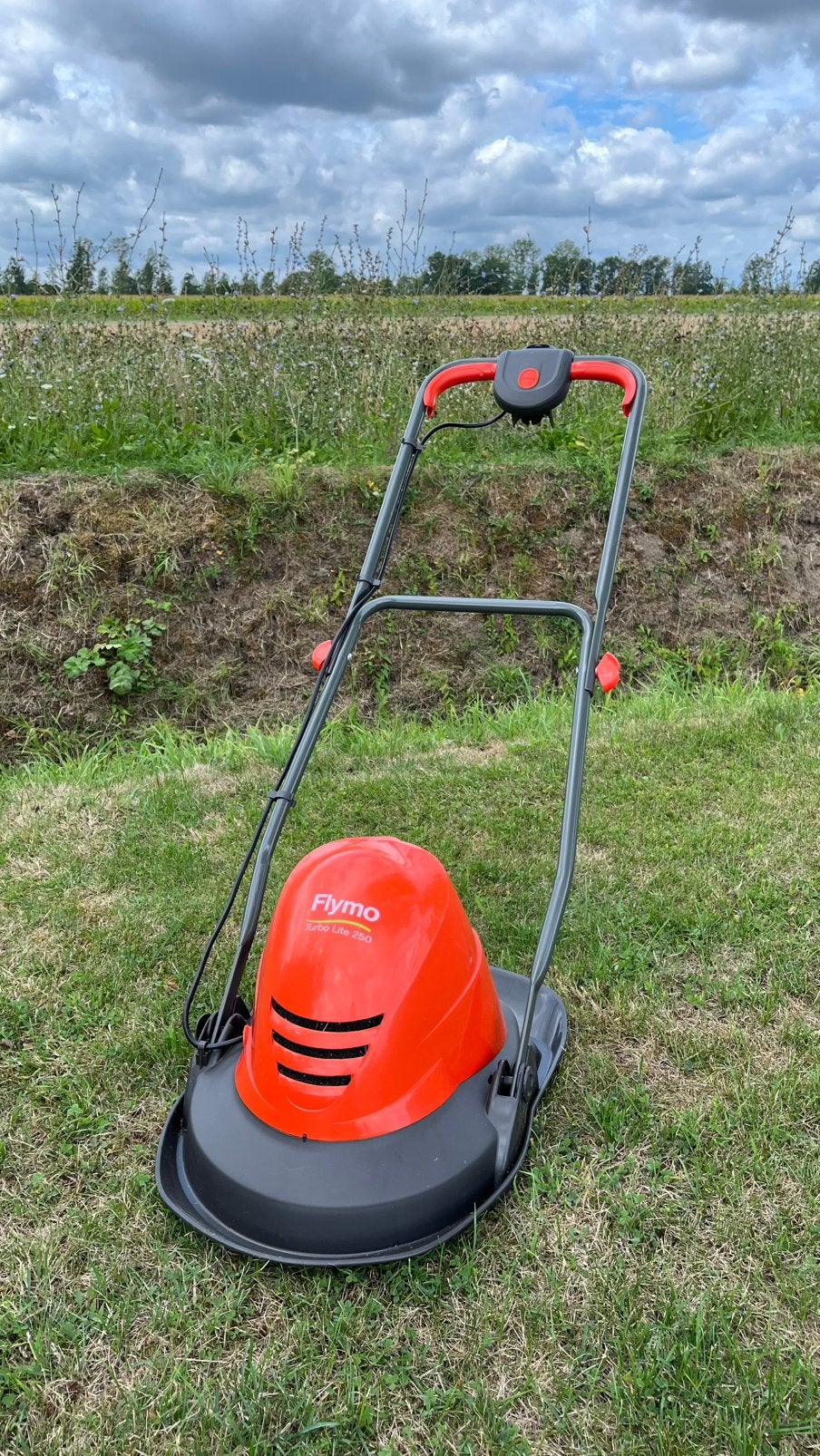 Zo goed als nieuwe Flymo Turbo Lite 250 grasmaaier, Ophalen of Verzenden, Zo goed als nieuw