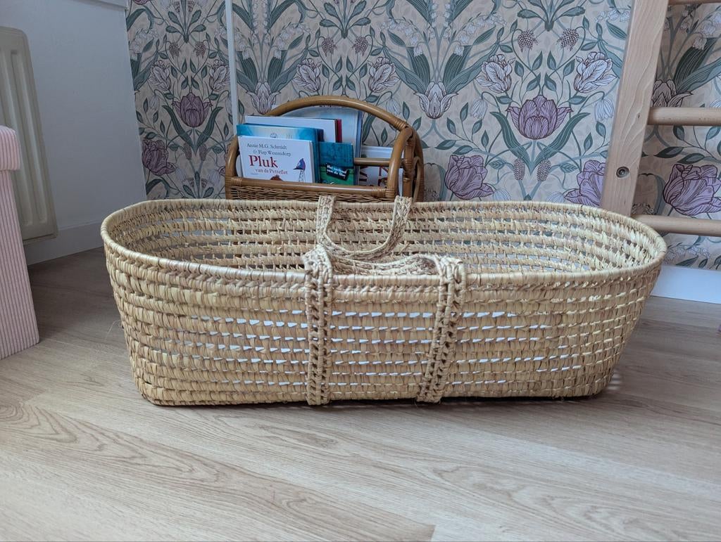 Rotan reiswieg met matrasje, Ophalen, Wieg