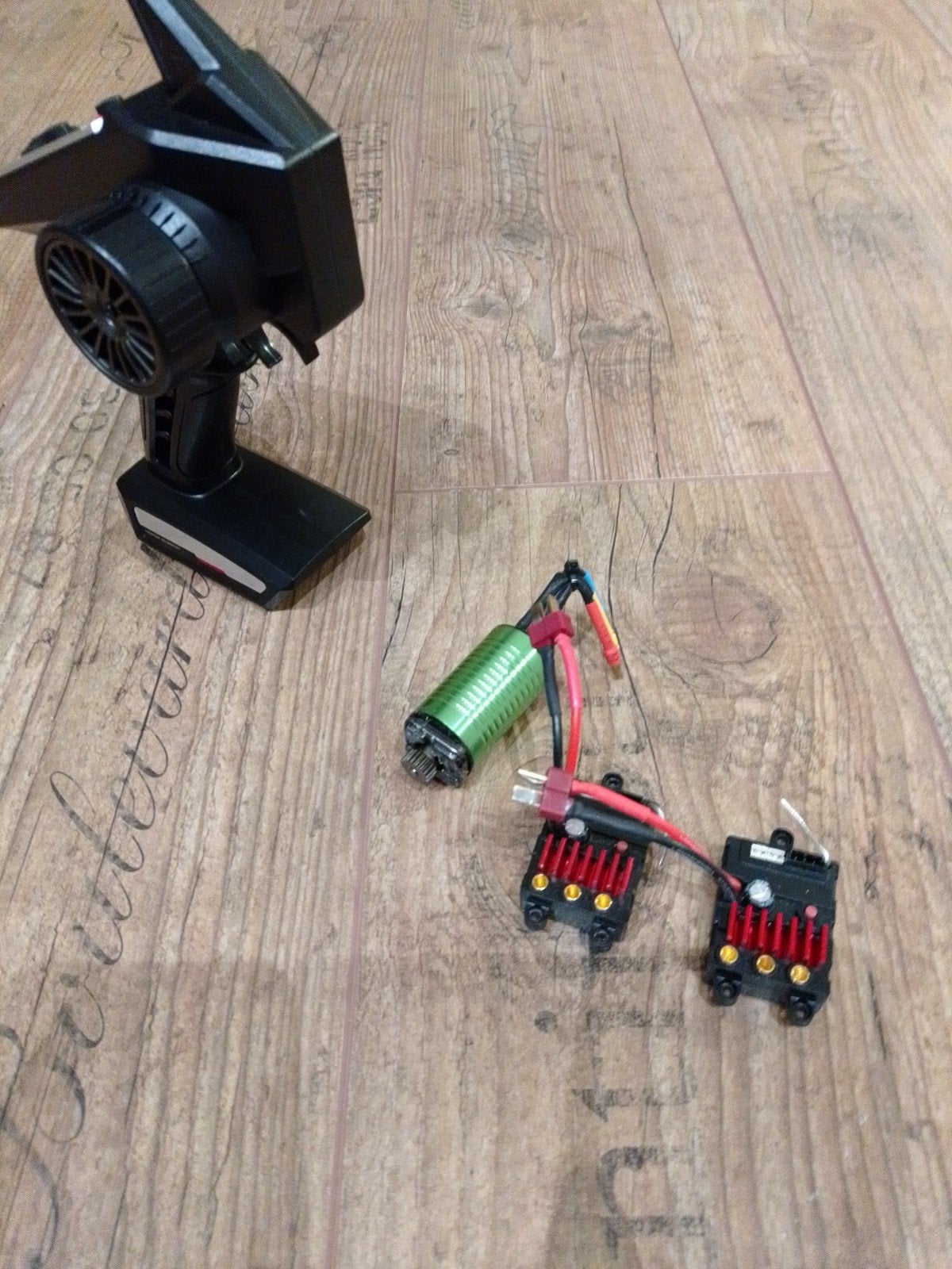 brushless motor en 2 regelaars, Ophalen of Verzenden