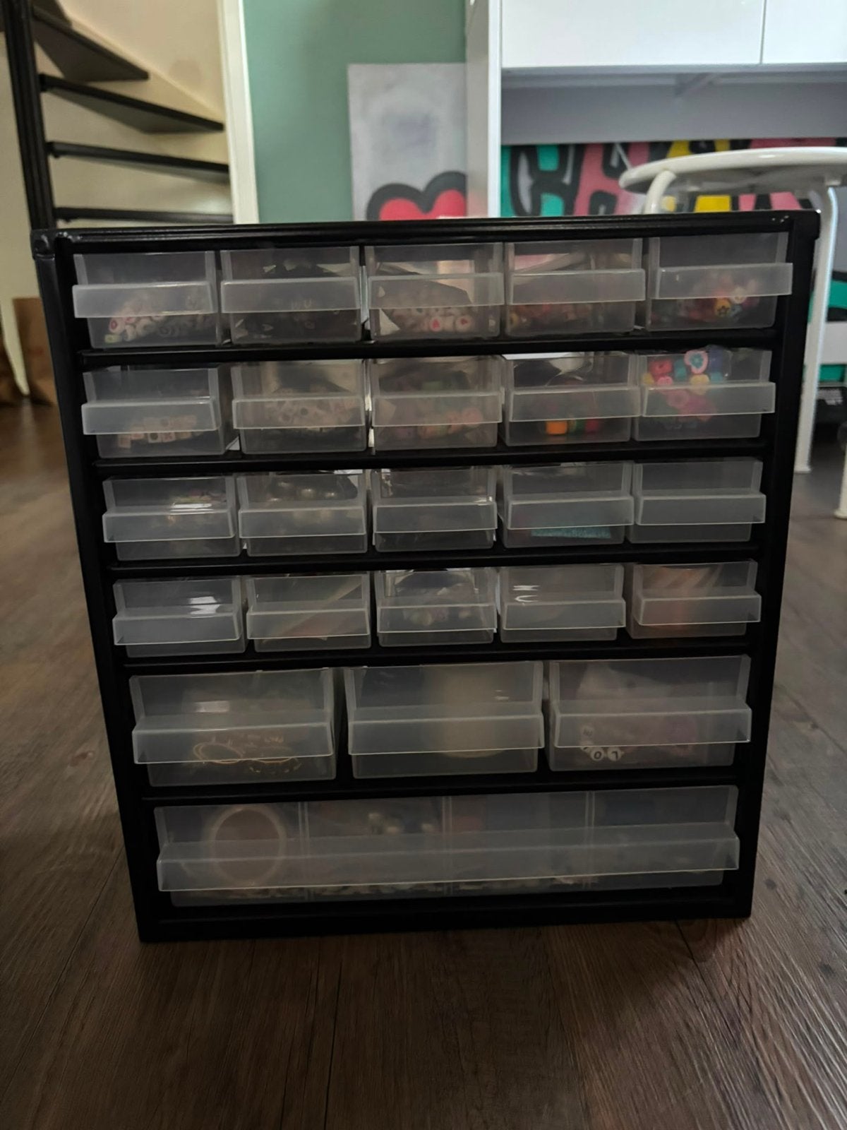 Opbergkastje met lades voor kralen en sieraden incl inhoud, Ophalen, Gebruikt, Overige typen