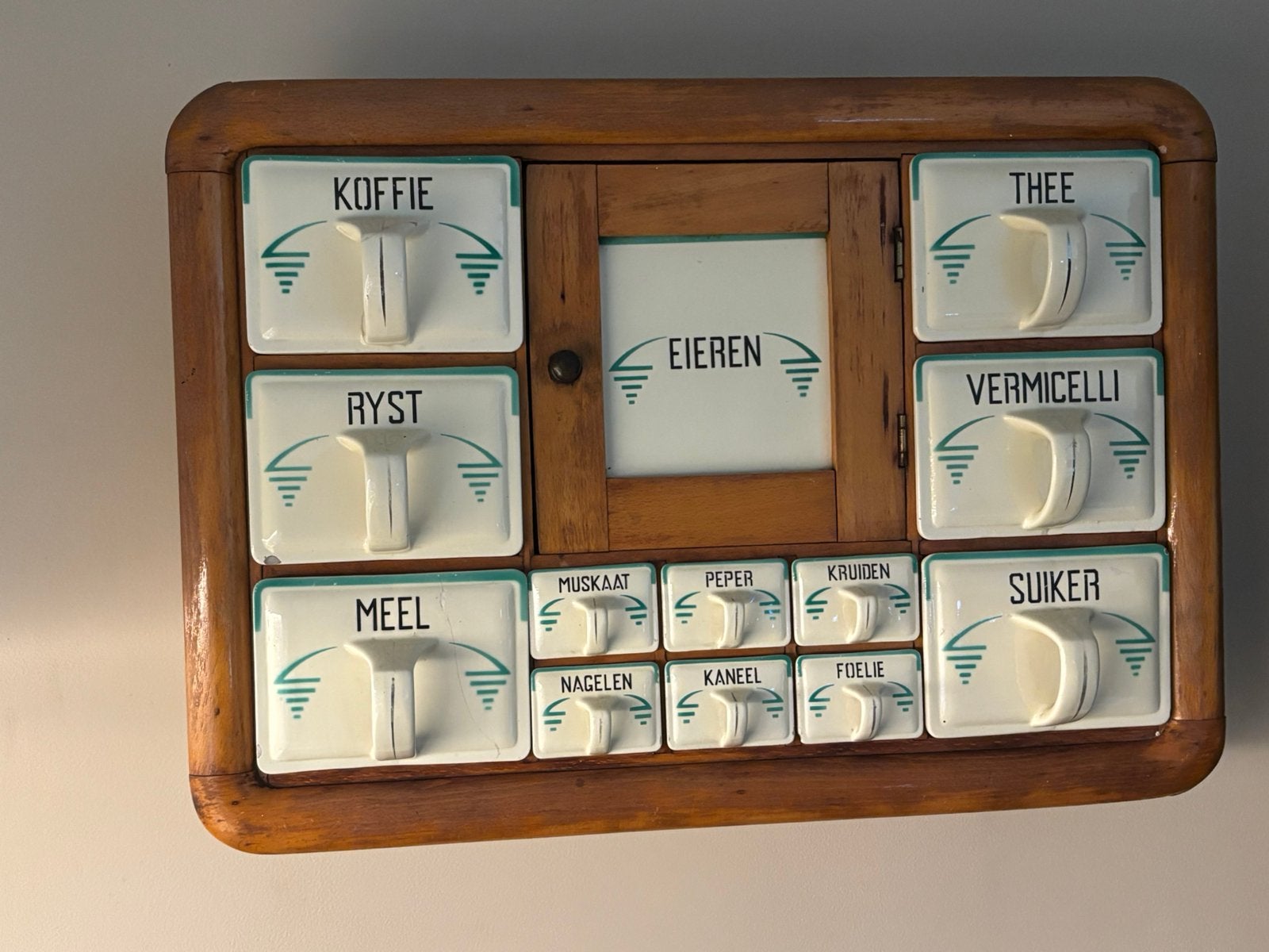 Antiek kruidenkastje, Ophalen