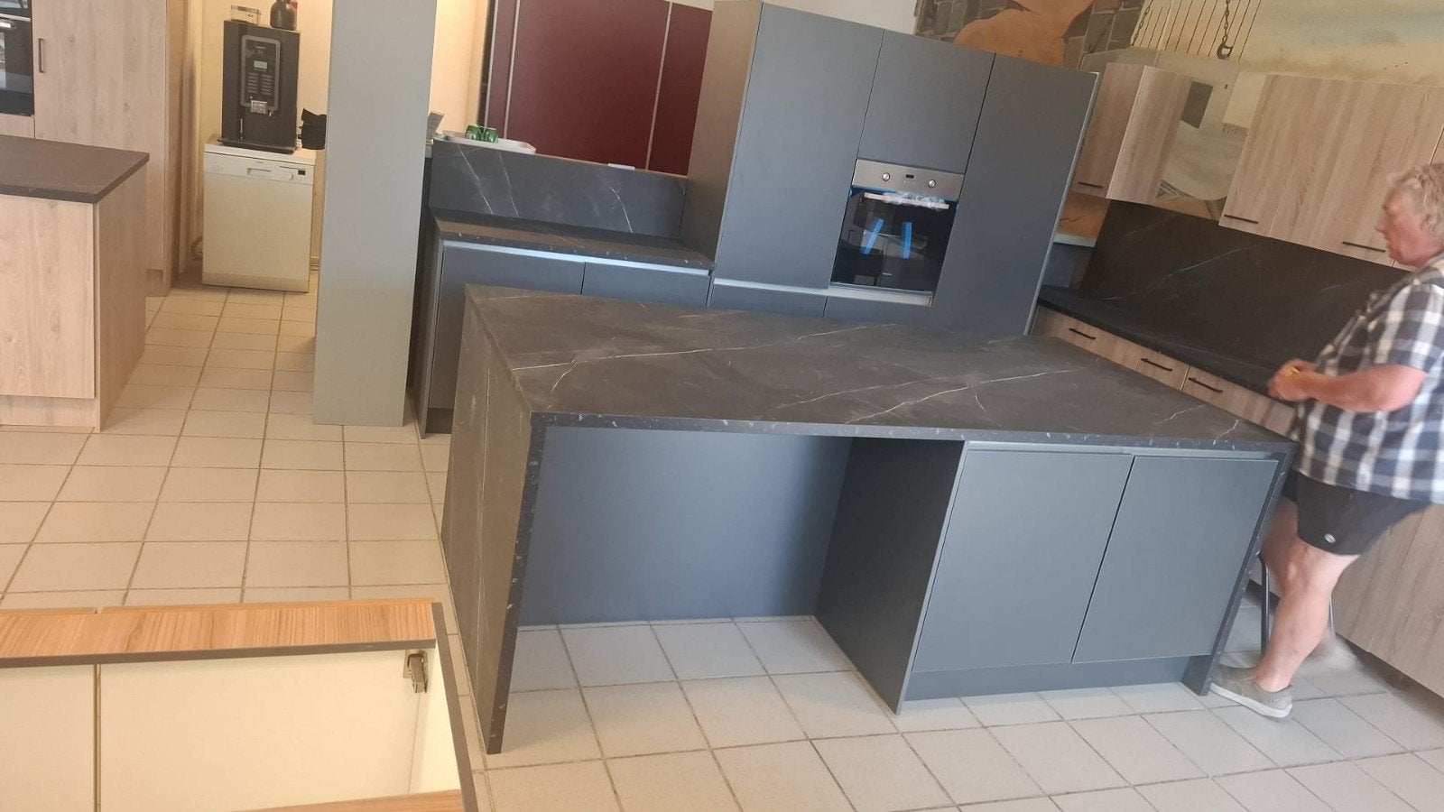 Showroomkeuken met kookeiland - Hoge korting!, Huis en Inrichting, Keuken | Complete keukens, Zwart, Overige typen, Nieuw, Ophalen of Verzenden