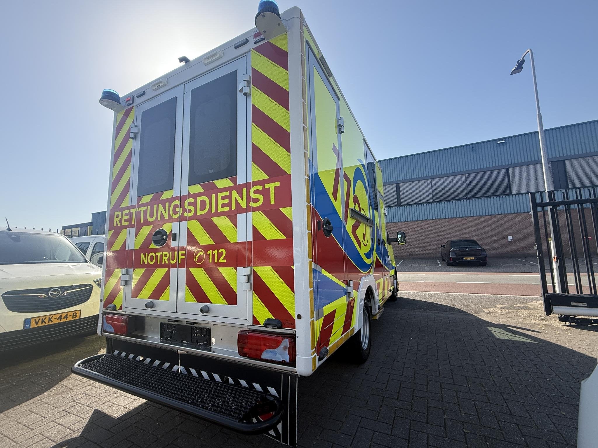 MAN TGE 180 50 180pk Automaat 50 AMBULANCE INCL STRYKER BRAN, Auto's, Automaat, Gebruikt, Euro 6, 4 cilinders