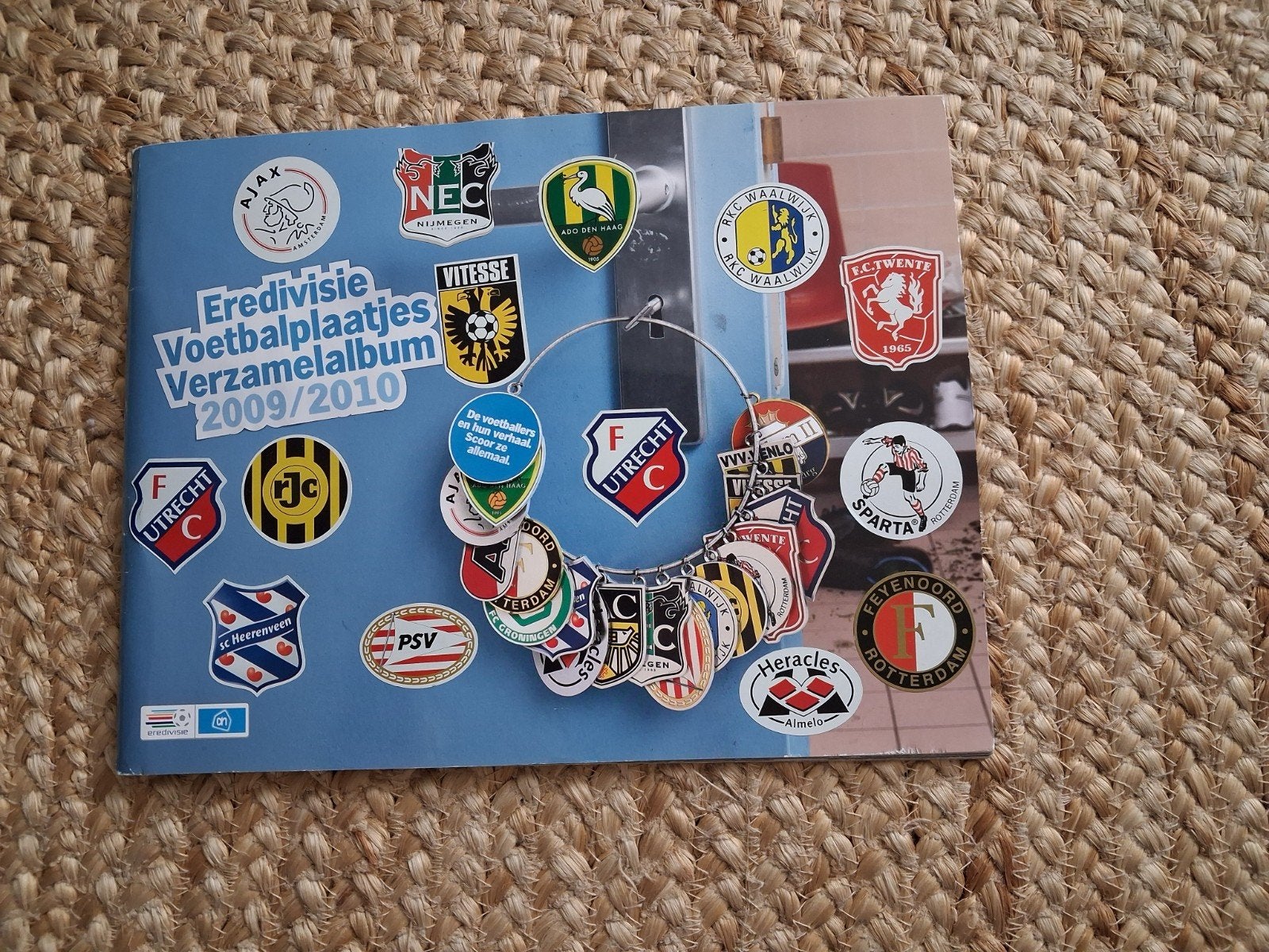 Eredivisie voetbalplaatjes verzamelalbum 2009/2010, Ophalen of Verzenden, Overige binnenlandse clubs, Poster, Plaatje of Sticker