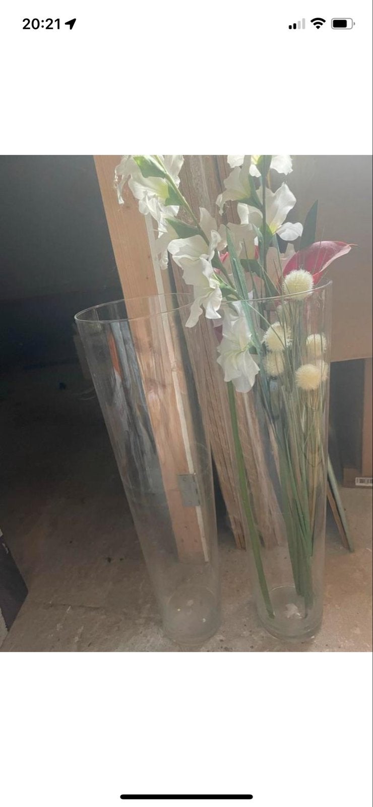 Twee Grote Glazen Vazen met Kunstbloemen, Huis en Inrichting, Ophalen, Gebruikt, Transparant, Glas