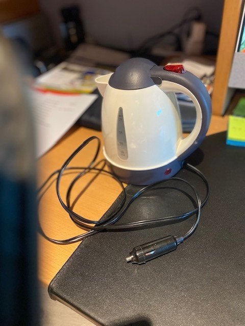 Waterkoker 12V met insteek/autostekker, Minder dan 1 liter, Ophalen, Zo goed als nieuw, Rvs