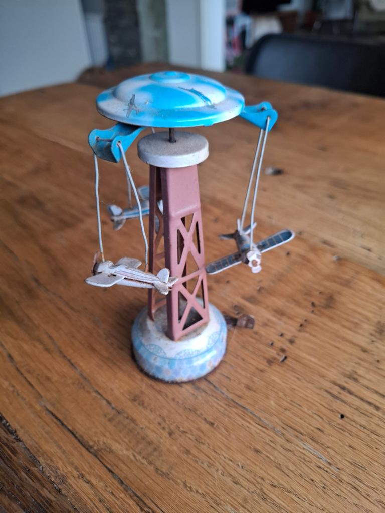 Vintage blikken draaimolen met vliegtuigjes, Antiek en Kunst, Ophalen of Verzenden